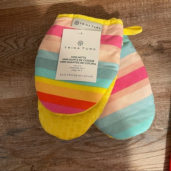 Trina Turk 2PCK Kitchen Towels + Mini Mitts - Picture 3 of 11
